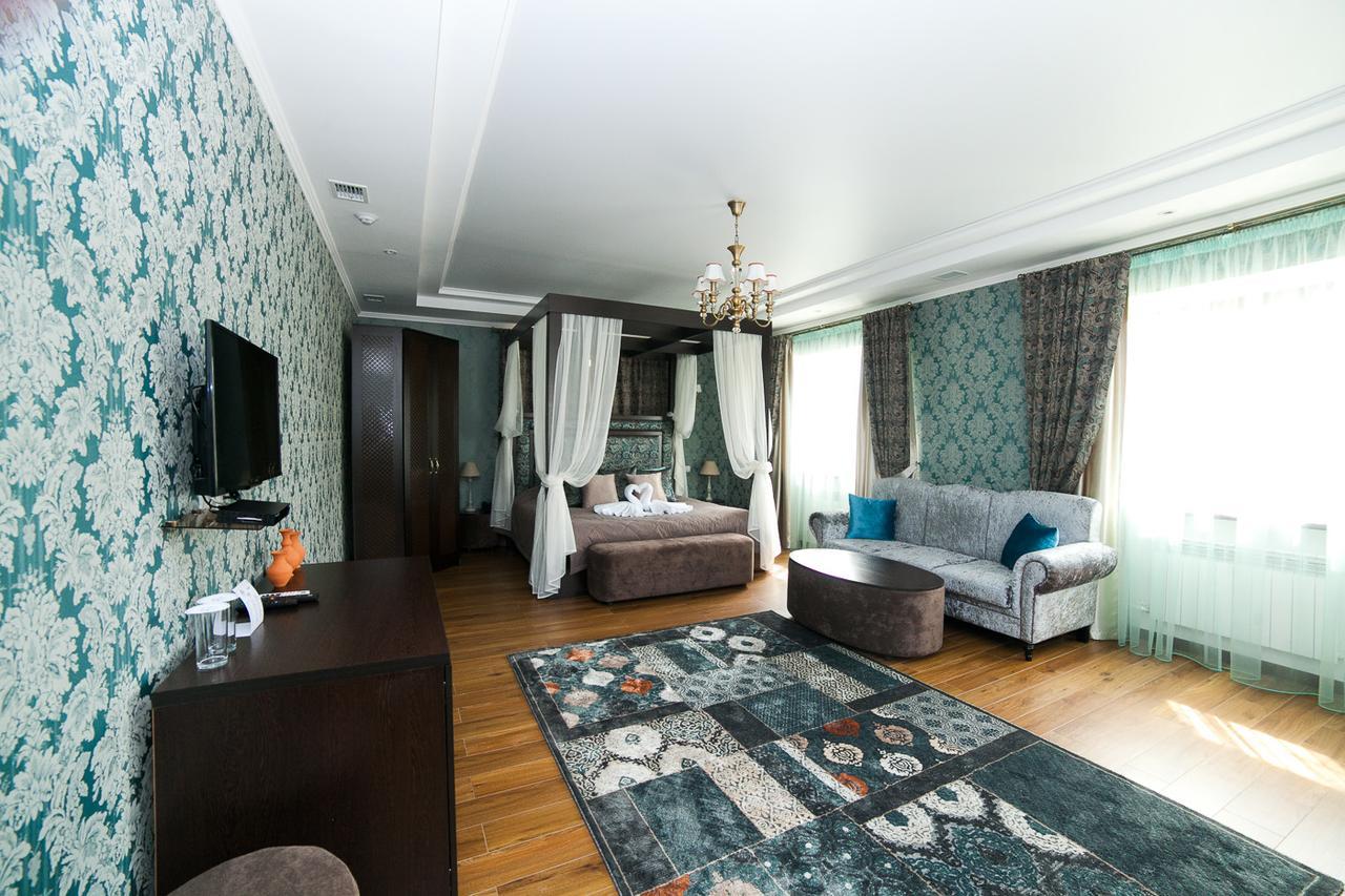 Park Hotel Karagandy Eksteriør billede