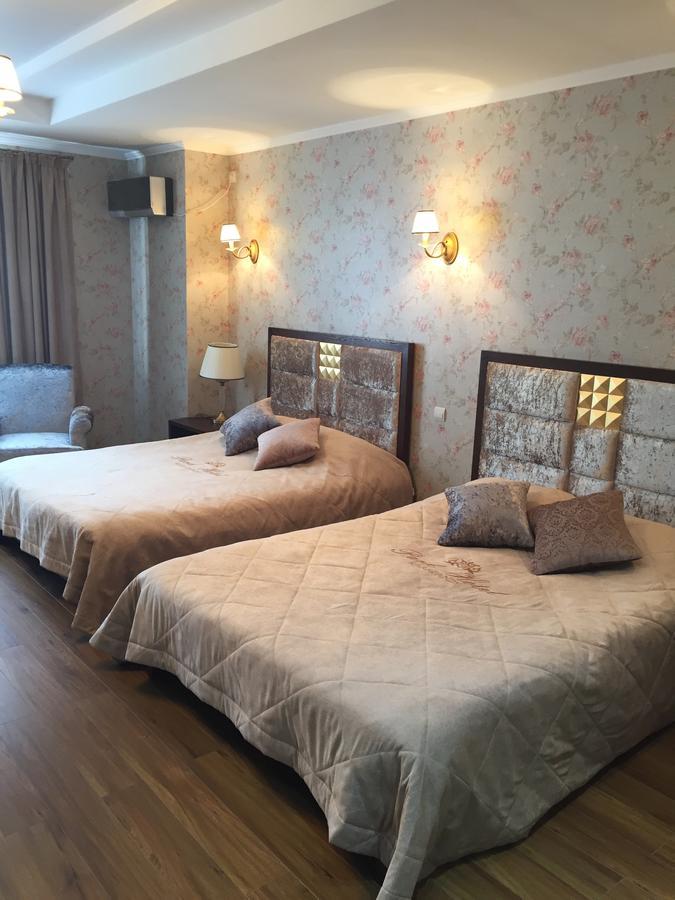 Park Hotel Karagandy Eksteriør billede