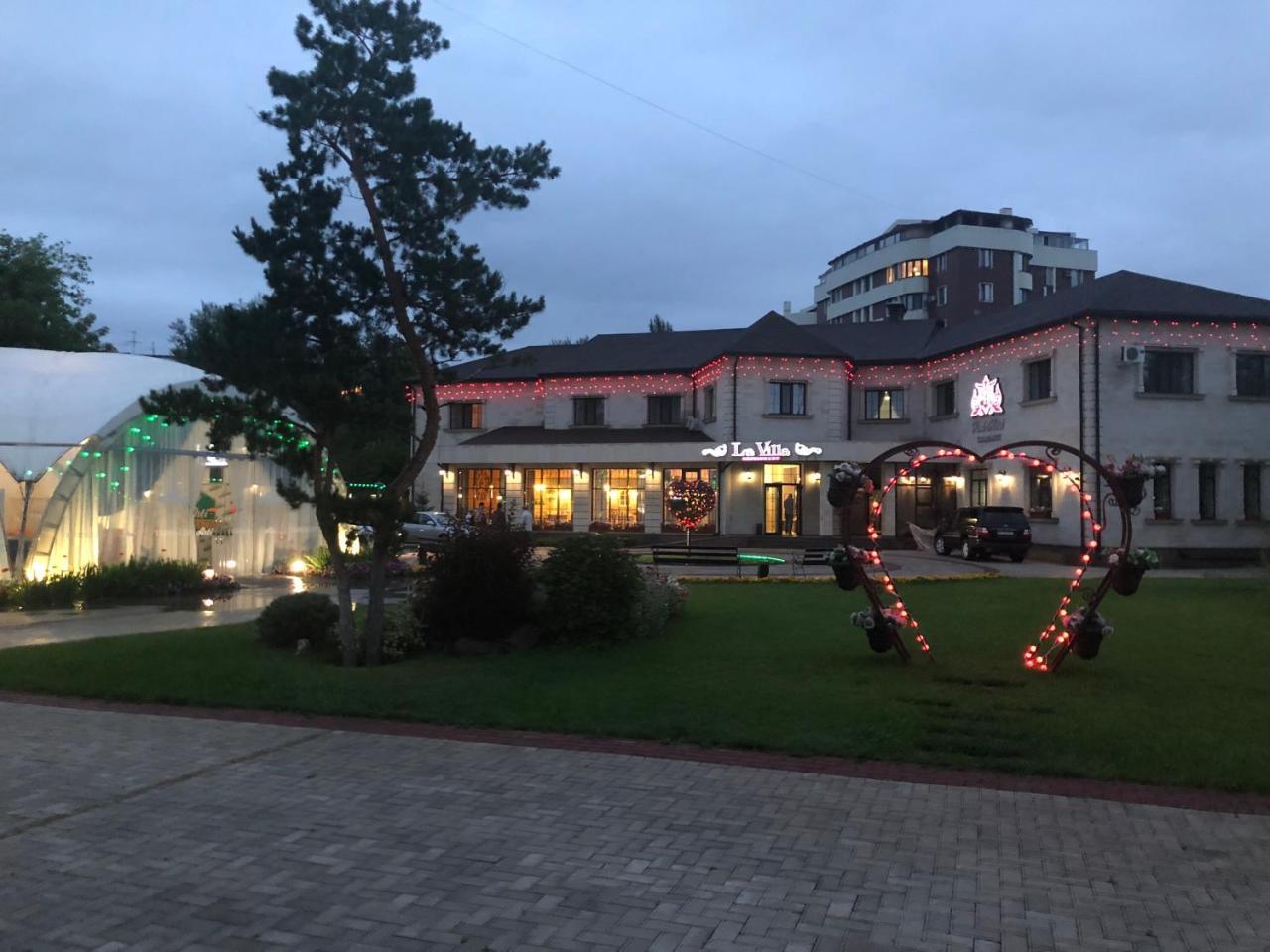 Park Hotel Karagandy Eksteriør billede